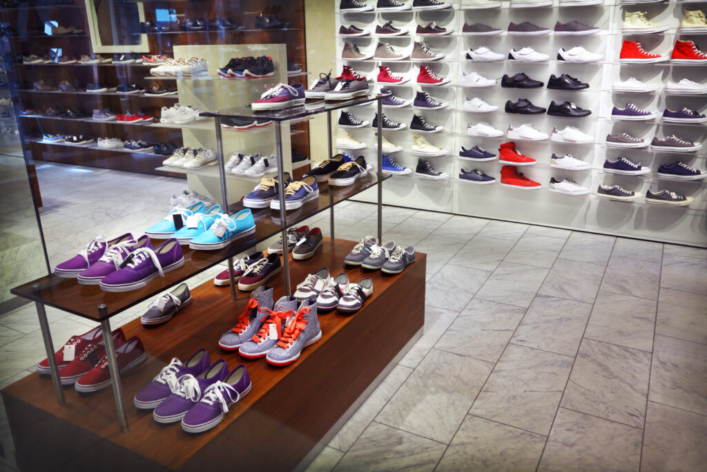 agencement-magasin-de-chaussures-basket02